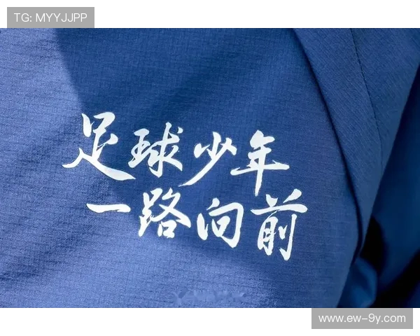 初中校园追梦少女以足球为翼奋力奔跑绽放青春光彩